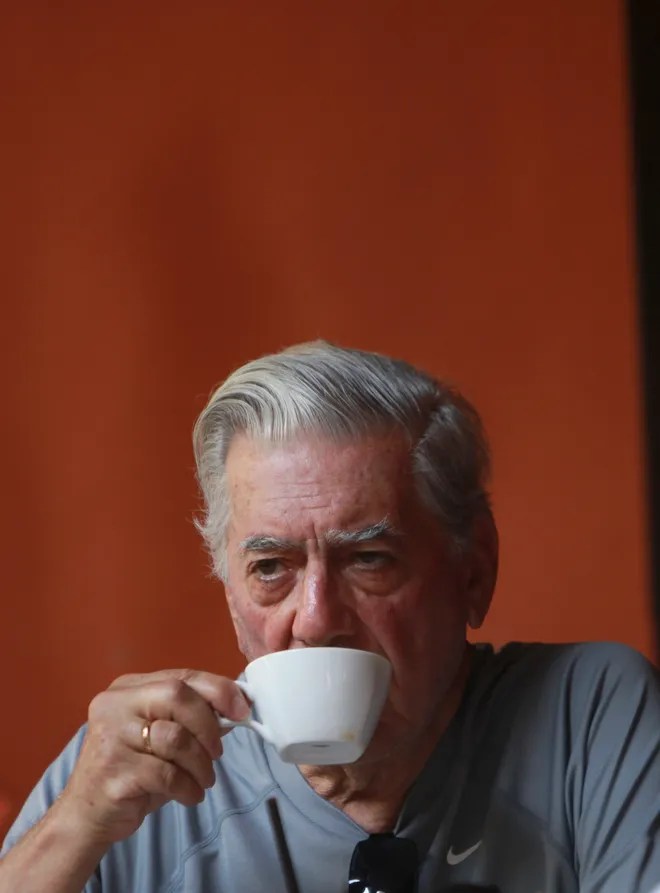 Se Murió un hdp: Mario Vargas Llosa (1936–2025) y ya debería estar camino al&nbsp;Infierno