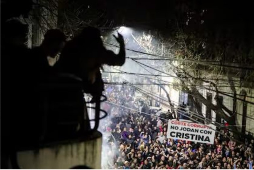 Cristina, la loca: entre la santidad, el martirio y el vacío (esp) or ‘the female former president in jail As a Madwoman: Between Sainthood, Martyrdom, and her own Emptiness’&nbsp;(eng)