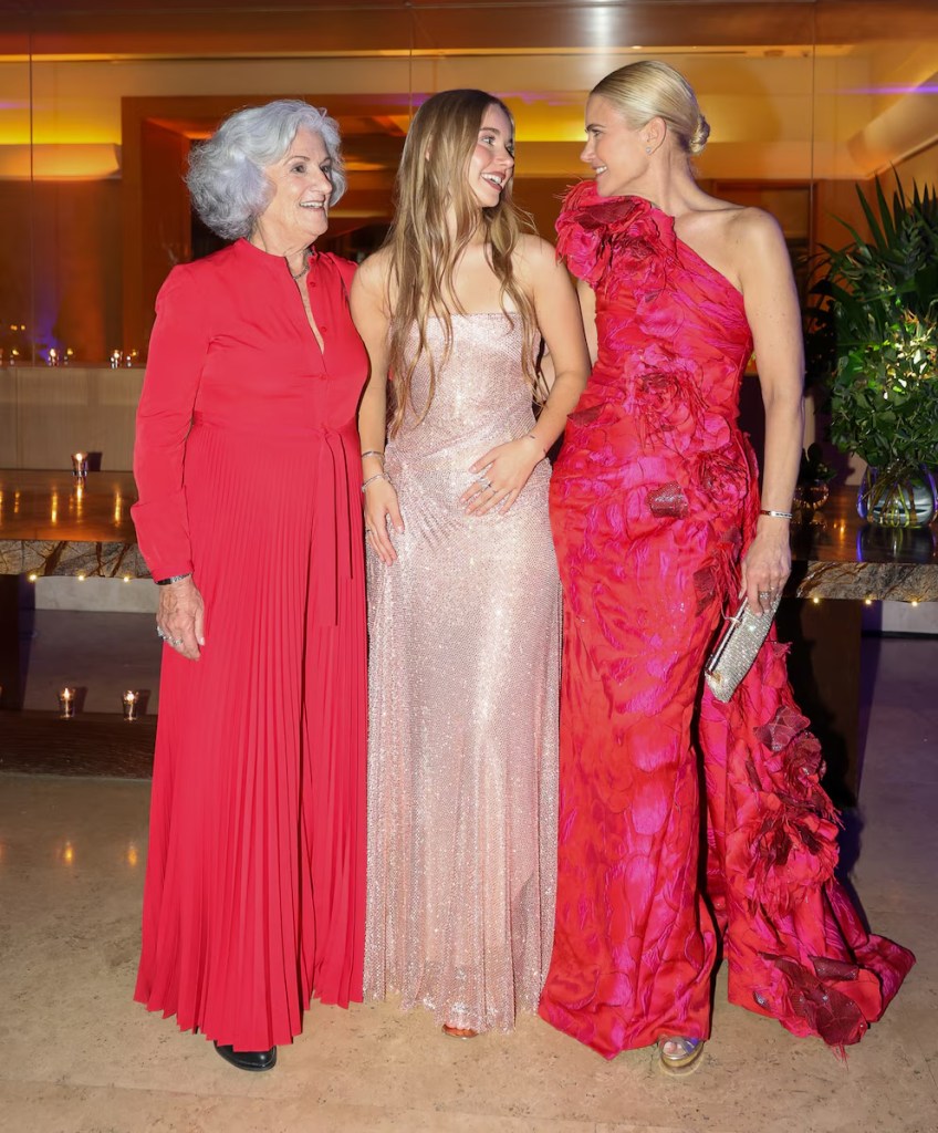 Entrevista exclusiva con Valeria Mazza en el lanzamiento de un nuevo  perfume | Explora | Univision, image size:848x1024