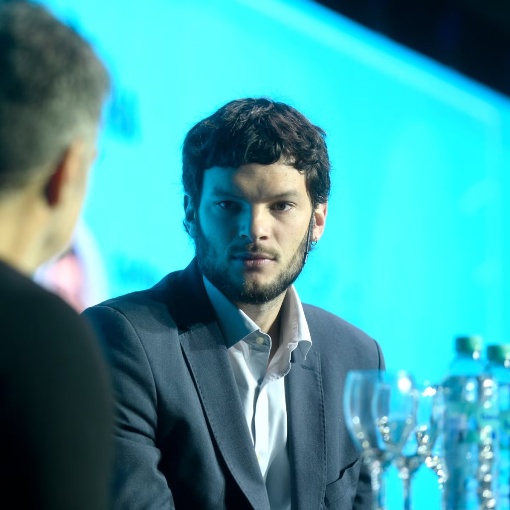 That So Very Bitchy Jorobopastel: Del Naposojismo al Achatamiento Discursivo Como Forma de Deslegitimación (En El Nombre Del Padre Deudor)