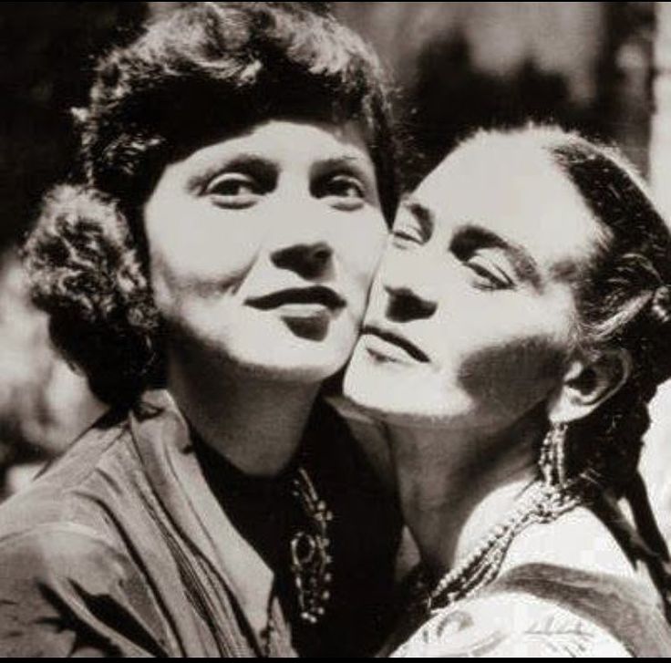 Llega el CursElina: El curso en Honor a Elina Costantini Sobre El Arte Mexicano Revolucionario que Frida Lleva al Siguiente&nbsp;Nivel